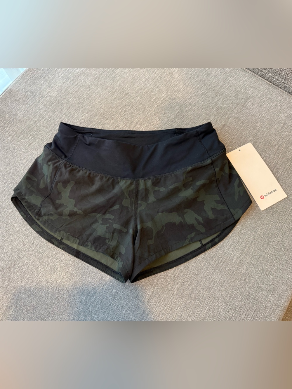 NWT! Lululemon Speed Up 2.5” Inseam Shorts Black & Green Camo - Picture 3 of 11